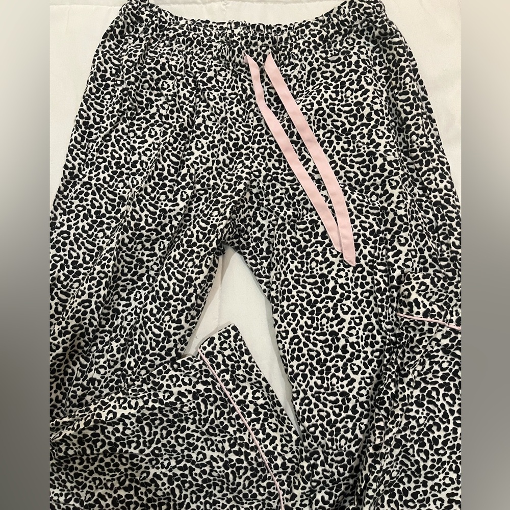 Victoria's Secret Womens Pajama Bottoms - Leopard and Pink